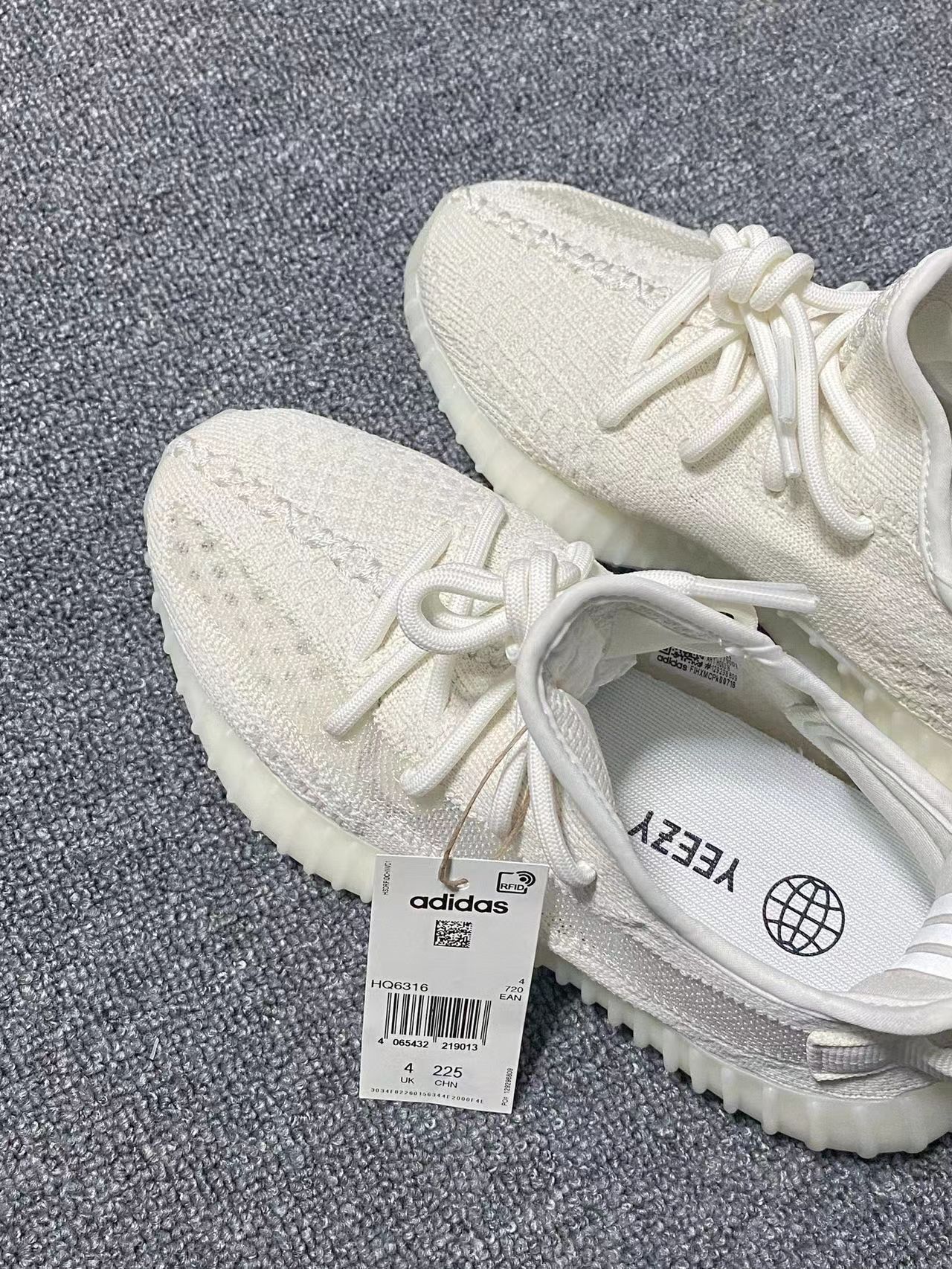 adidas Yeezy Boost 350 V2 Bone ホワイト イージーブースト