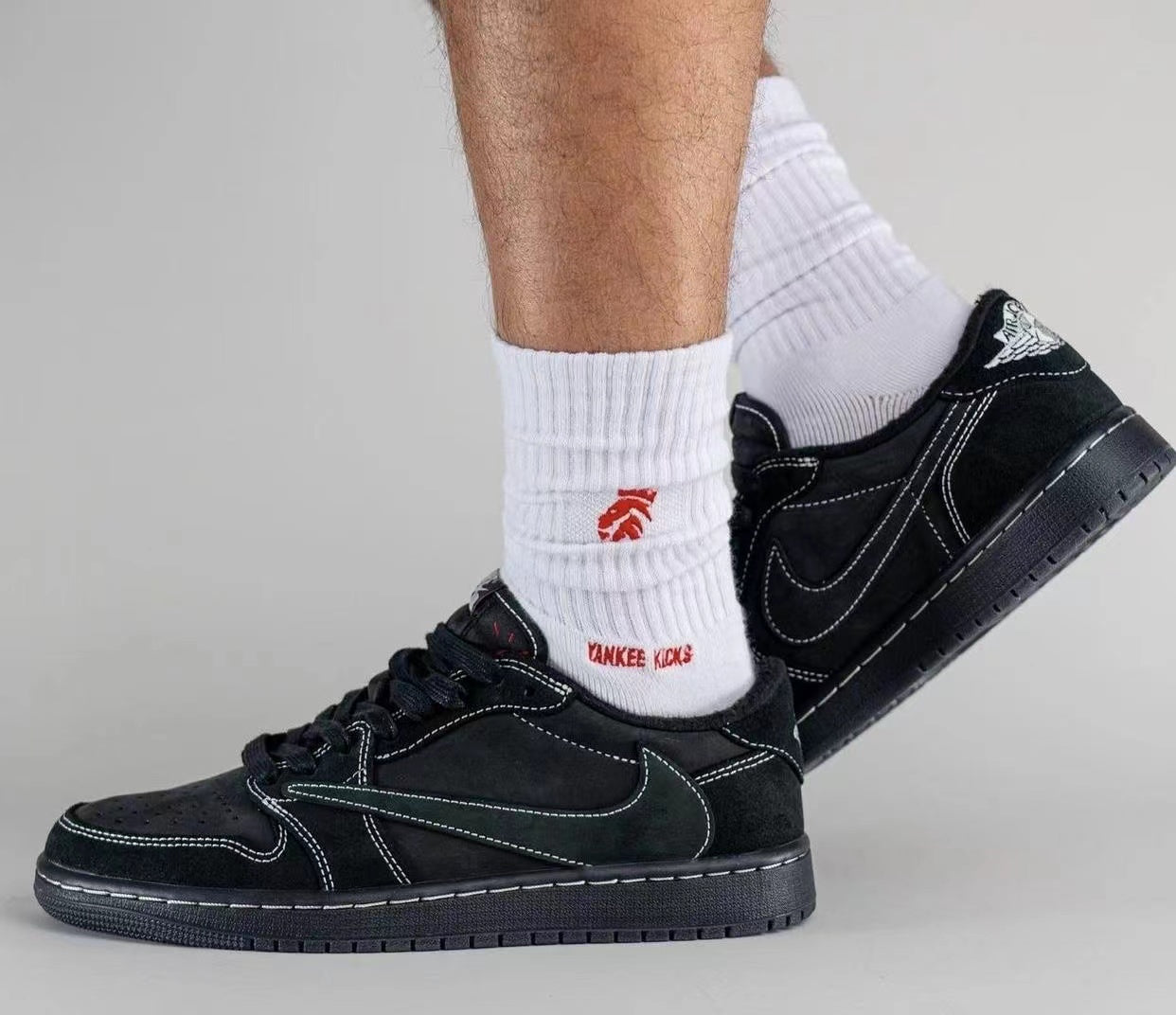 【人気急上昇で入手困難!】Travis Scott x Nike Air Jordan 1 Low OG SP