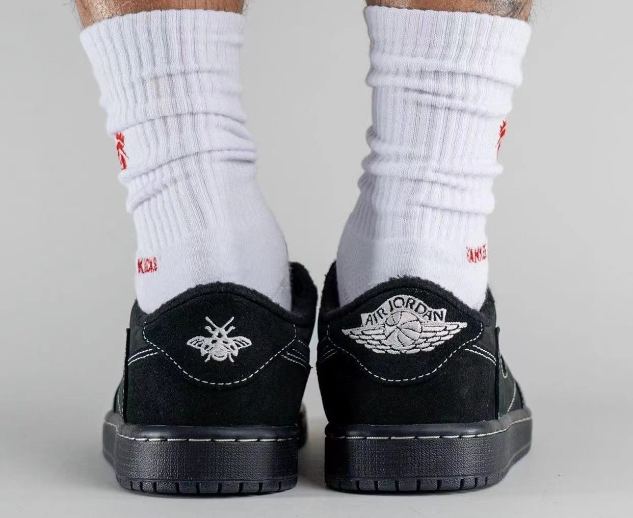 【人気急上昇で入手困難!】Travis Scott x Nike Air Jordan 1 Low OG SP