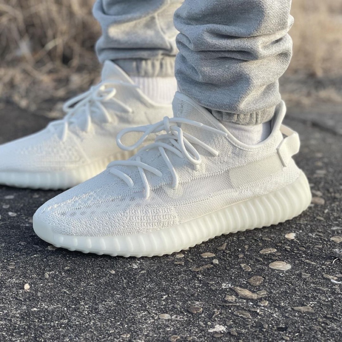 adidas Yeezy Boost 350 V2 Bone ホワイト イージーブースト
