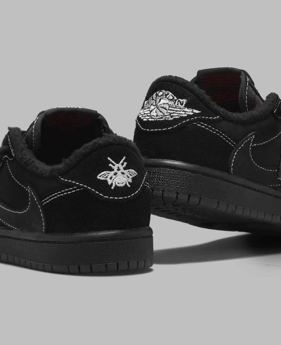 【人気急上昇で入手困難!】Travis Scott x Nike Air Jordan 1 Low OG SP