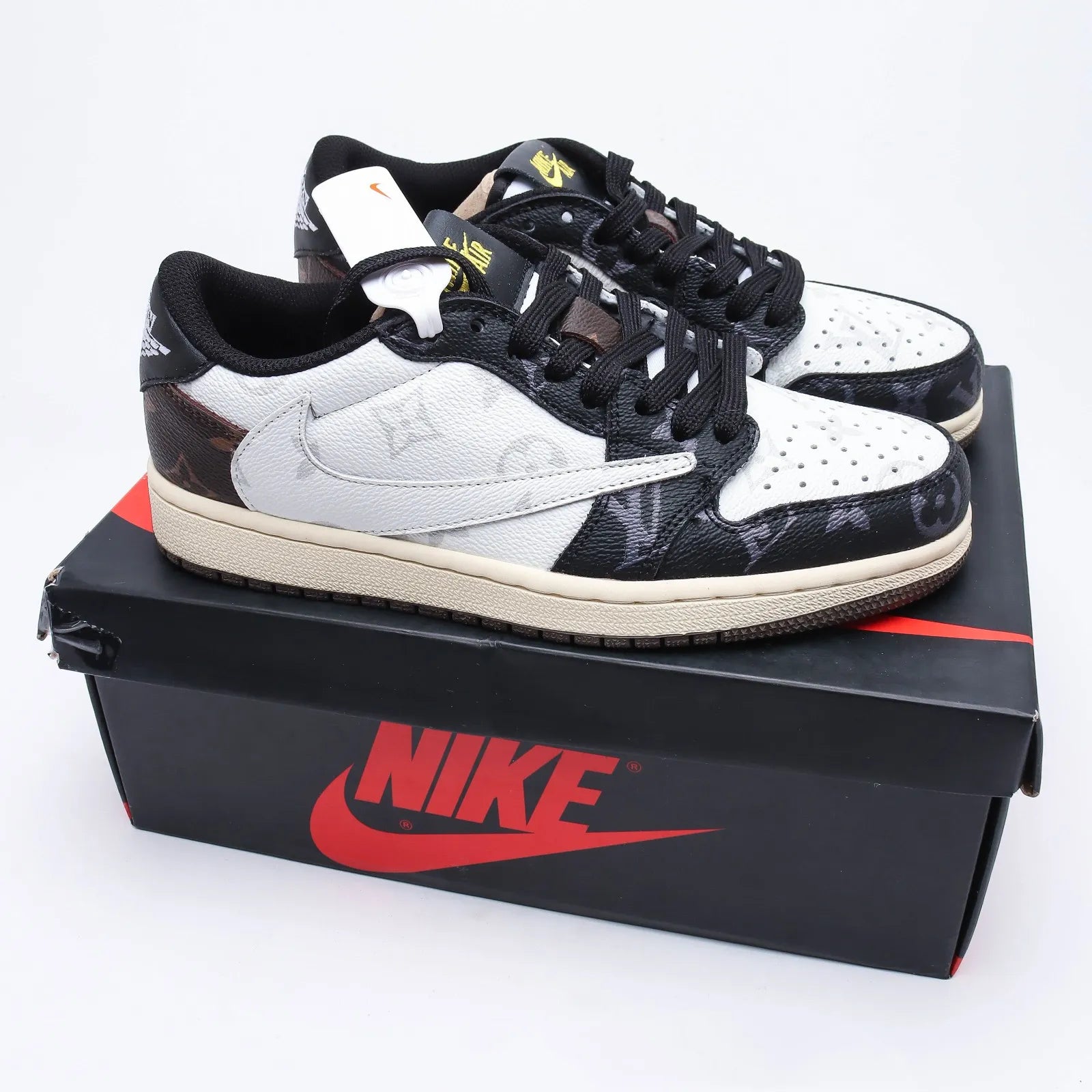 【日本未入荷】LOUIS VUITTON X TRAVIS SCOTT X NIKE AIR JORDAN 1 LOW OG SP