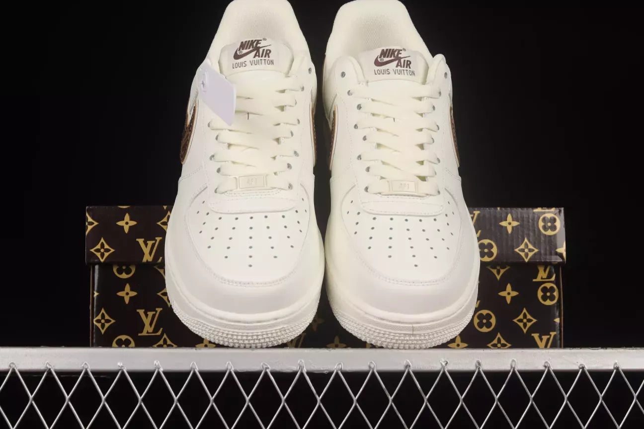 【新商品発売】【今年の新商品】LOUIS VUITTON X NIKE AIR FORCE 1 07 LOW RICE WHITE SHOES SNEAKERS【代金引換】