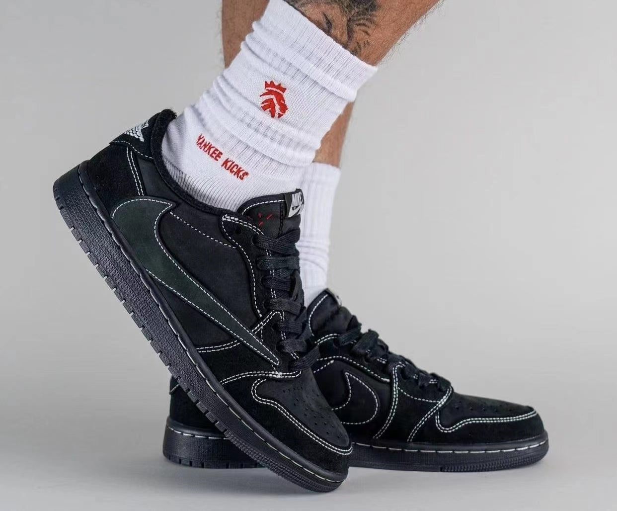 【人気急上昇で入手困難!】Travis Scott x Nike Air Jordan 1 Low OG SP