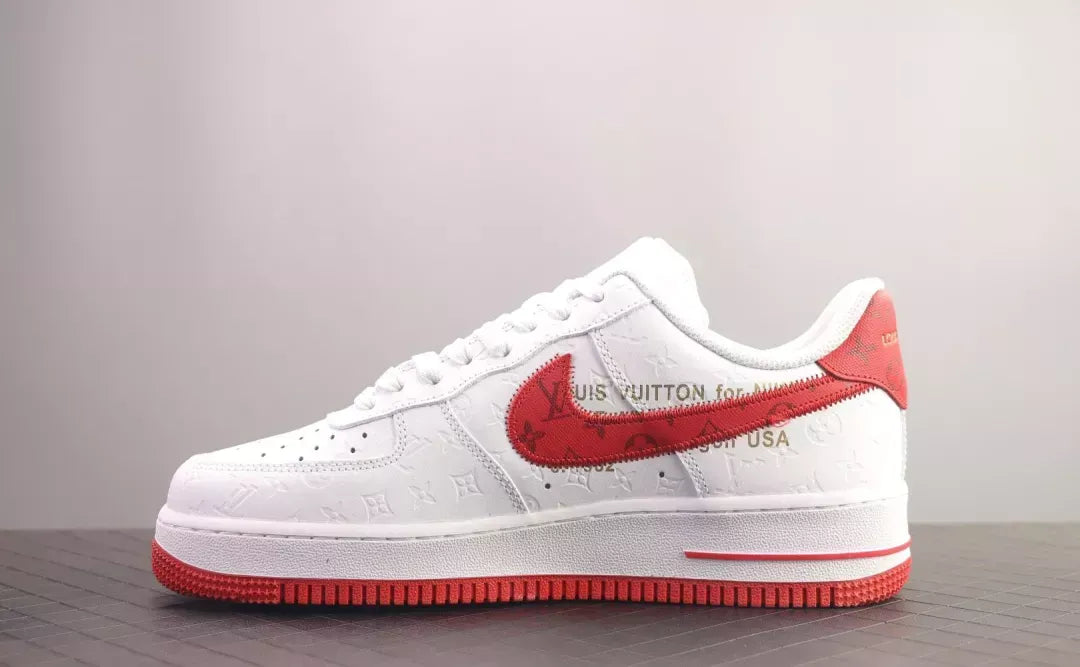 【新商品発売】【今年の新商品】LOUIS VUITTONXナイキエアフォース1レッド【代金引換】