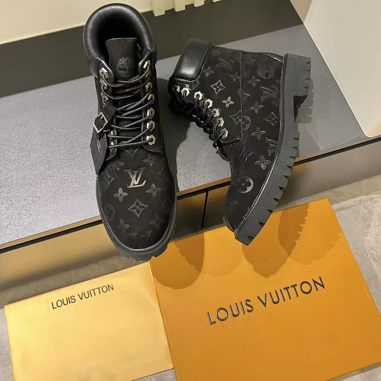 Timberland &Louis Vuitton Boots ユニーセクス