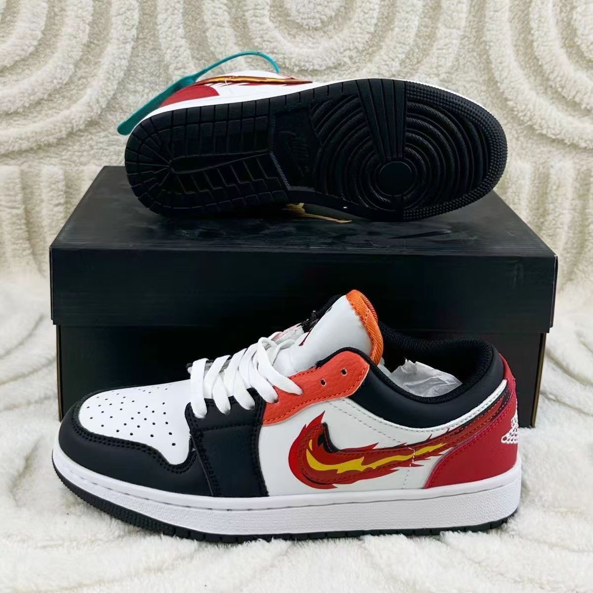 Nike Air jordan1/AJ1/ナイキのバスケットボールスニーカー/人気スニーカー/大人気の靴