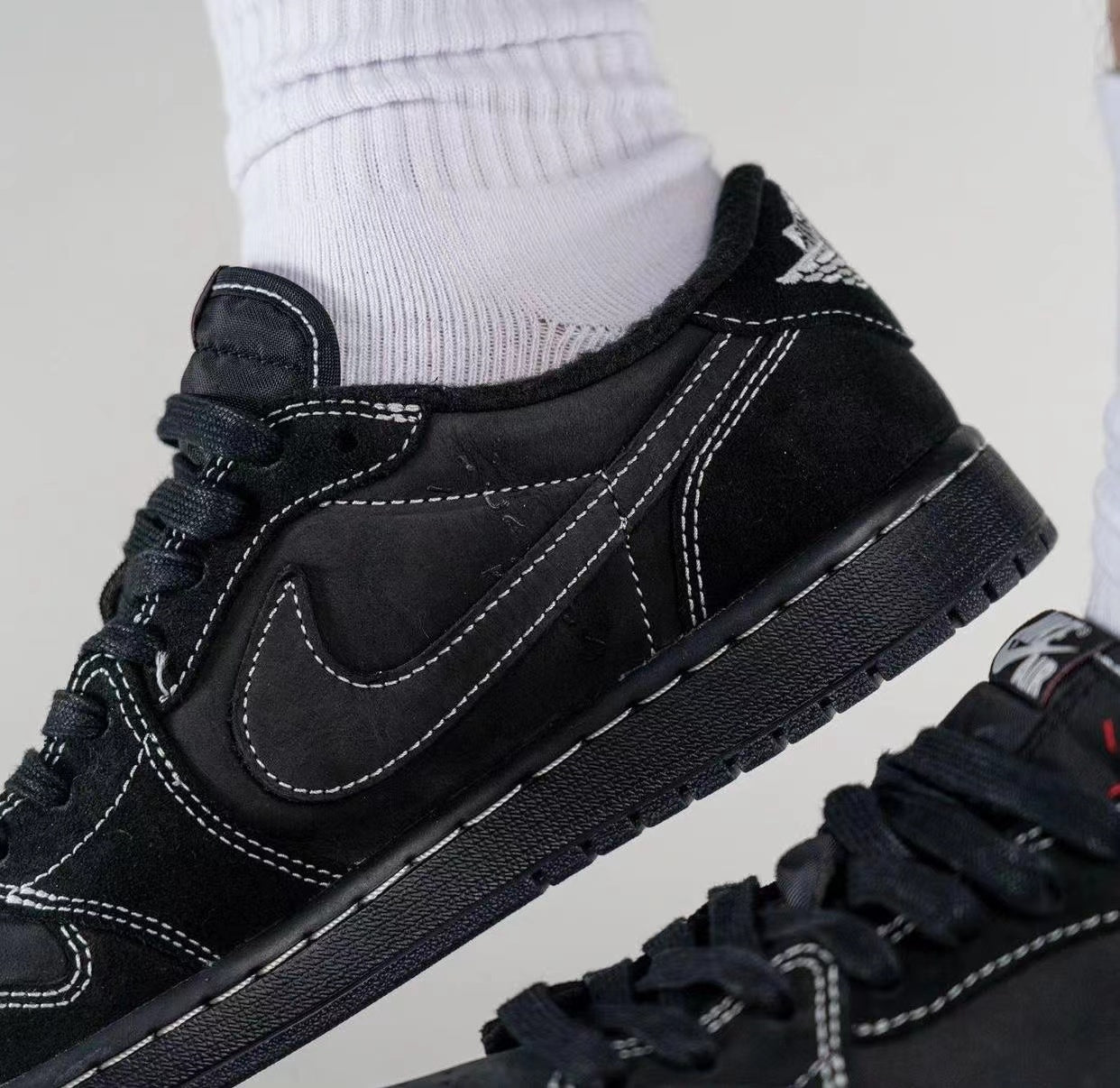 【人気急上昇で入手困難!】Travis Scott x Nike Air Jordan 1 Low OG SP