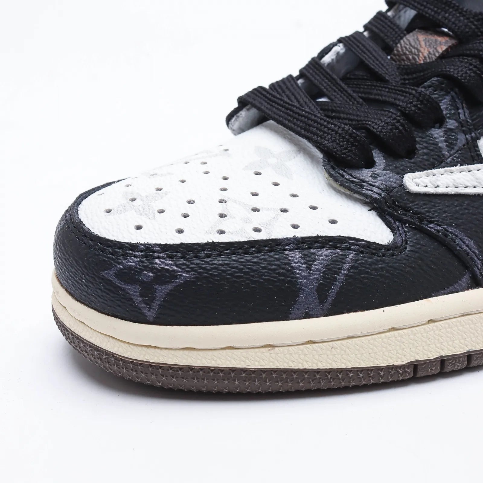 【日本未入荷】LOUIS VUITTON X TRAVIS SCOTT X NIKE AIR JORDAN 1 LOW OG SP
