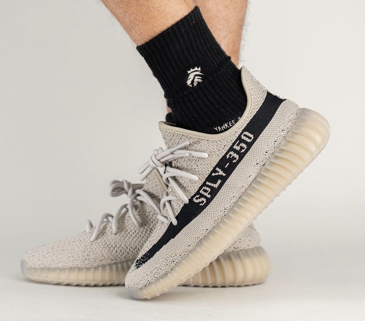 ★YEEZY★送関込★入手困難！世界が欲しがるイージーブースト★