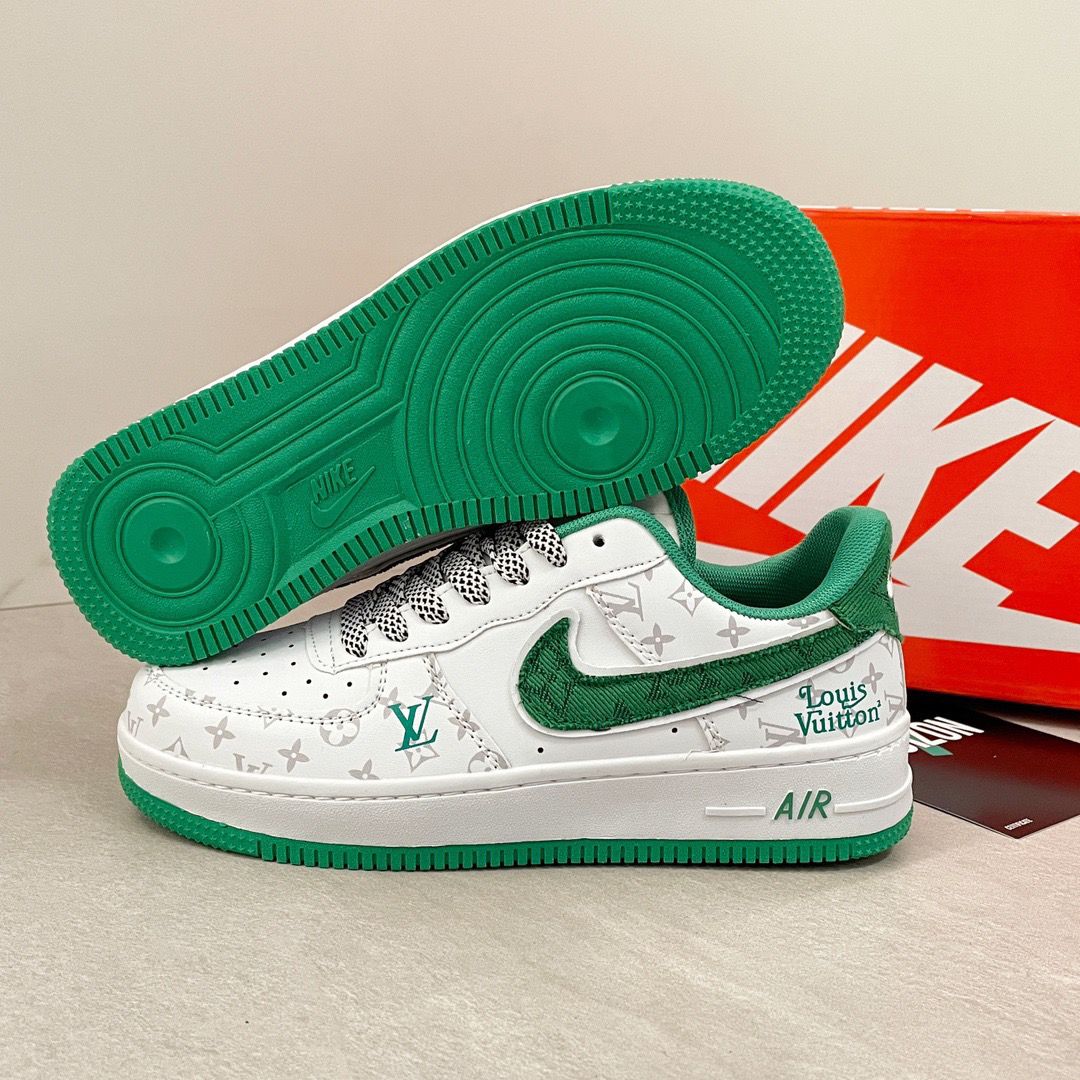 【正規品保証、公式と同じデザイン】NIKE 新作限定販売?最新 gucci&The North Face SB LOW【海外ブランド直営店】