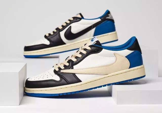 トラビススコットxナイキエアジョーダン1 ローカット「ミリタリーブルー」Travis Scott x Nike Air Jordan 1 Low 