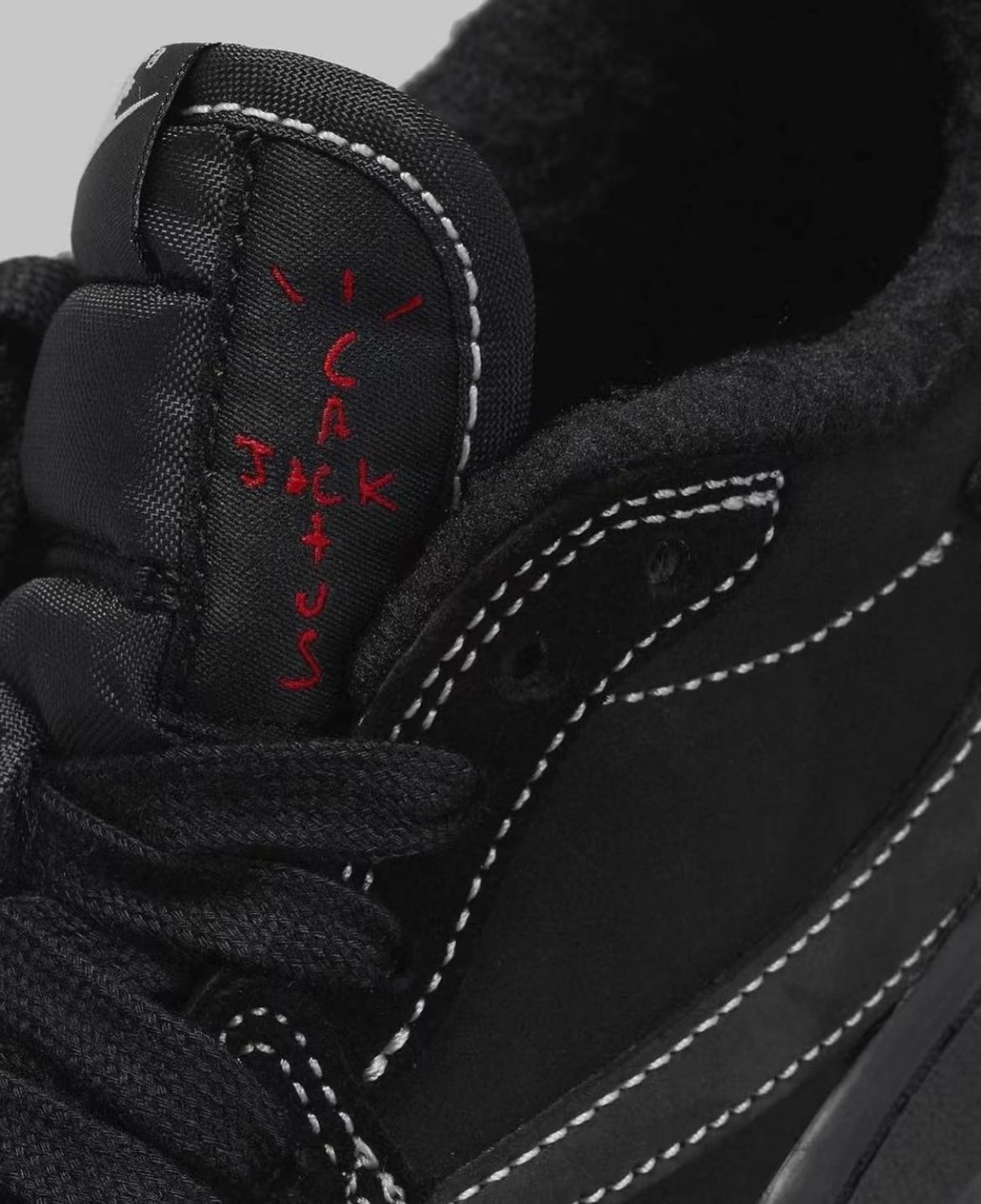【人気急上昇で入手困難!】Travis Scott x Nike Air Jordan 1 Low OG SP