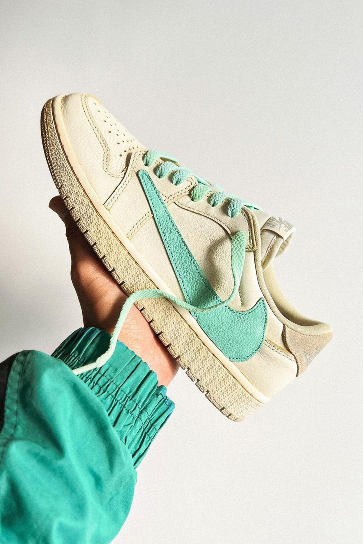 Travis Scott（トラヴィス?スコット）x Air Jordan 1 Low を“Tiffany & Co.