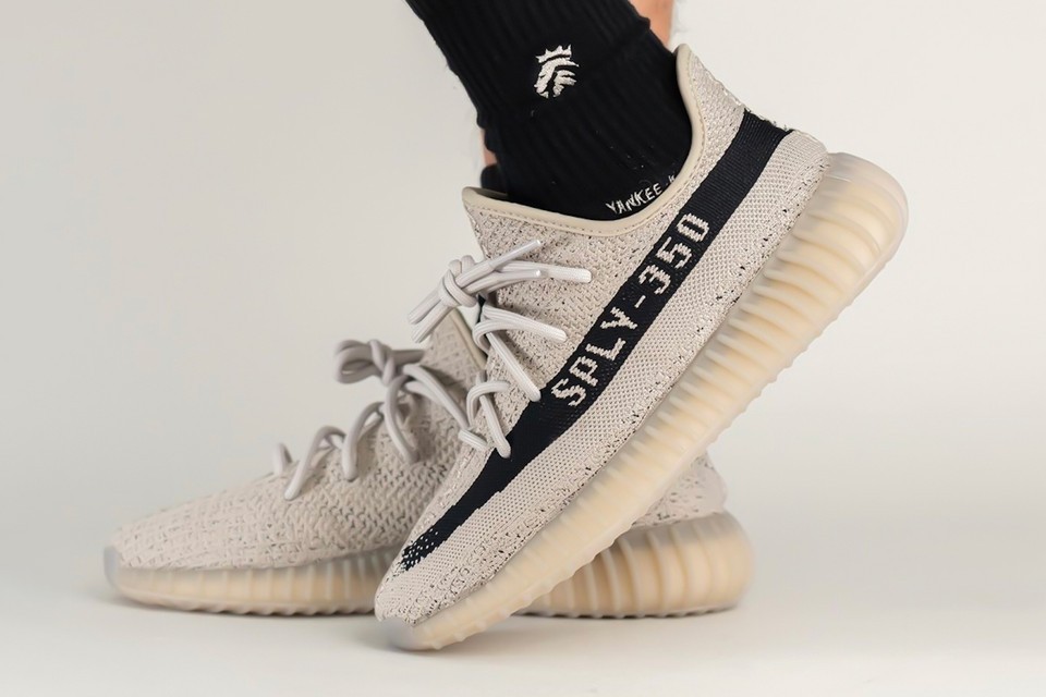 ★YEEZY★送関込★入手困難！世界が欲しがるイージーブースト★