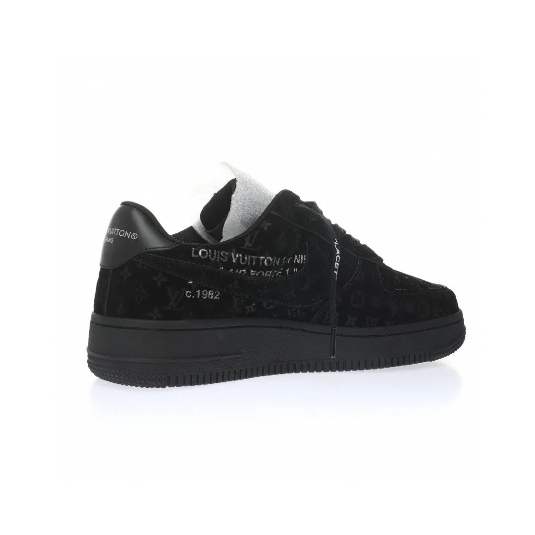 【日本未入荷】?超入手困難LOUIS VUITTON X NIKE AIR FORCE1 黒【代金引換】