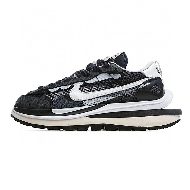 ナイキ x sacai VaporWaffle 'Black and White'