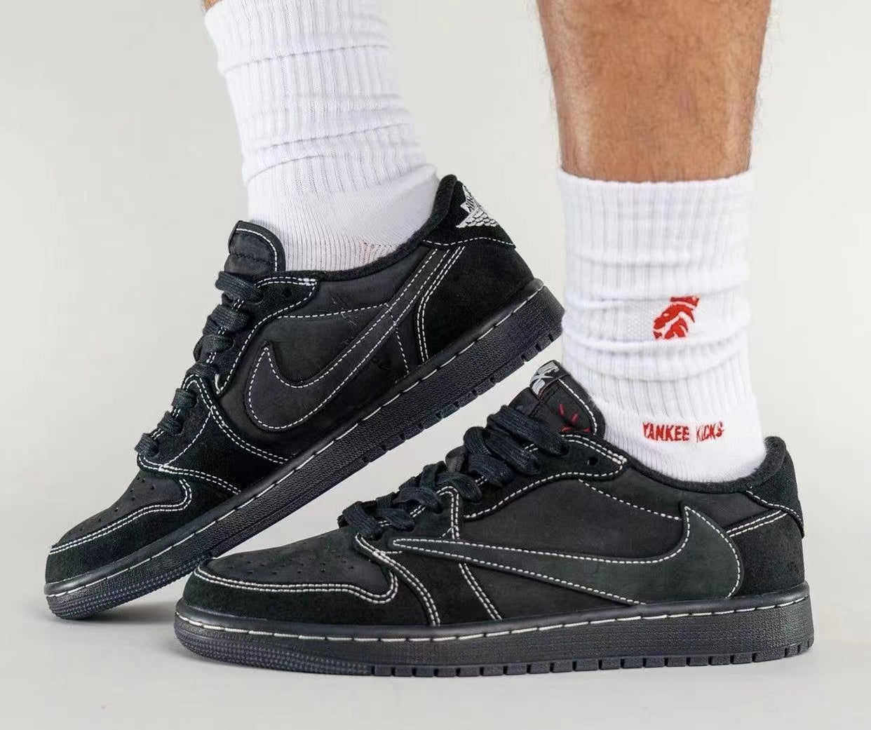 【人気急上昇で入手困難!】Travis Scott x Nike Air Jordan 1 Low OG SP