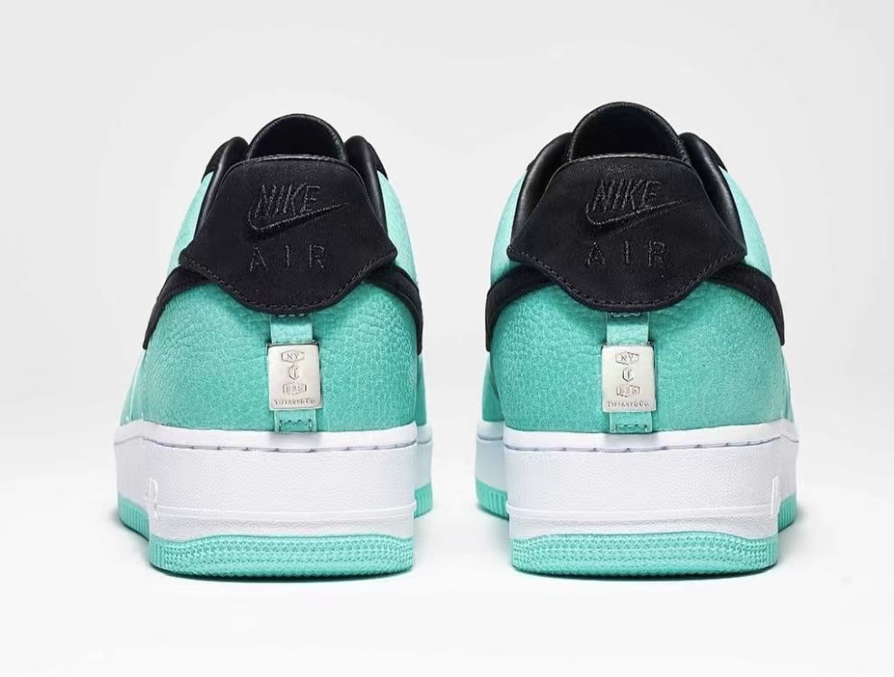 ★NIKE x TIFFANY★送料無料★世界中でセンセーションを巻き起こした話題のコラボ★ティファニー x ナイキ エア フォース 1 フレンズ アンド ファミリー エディション