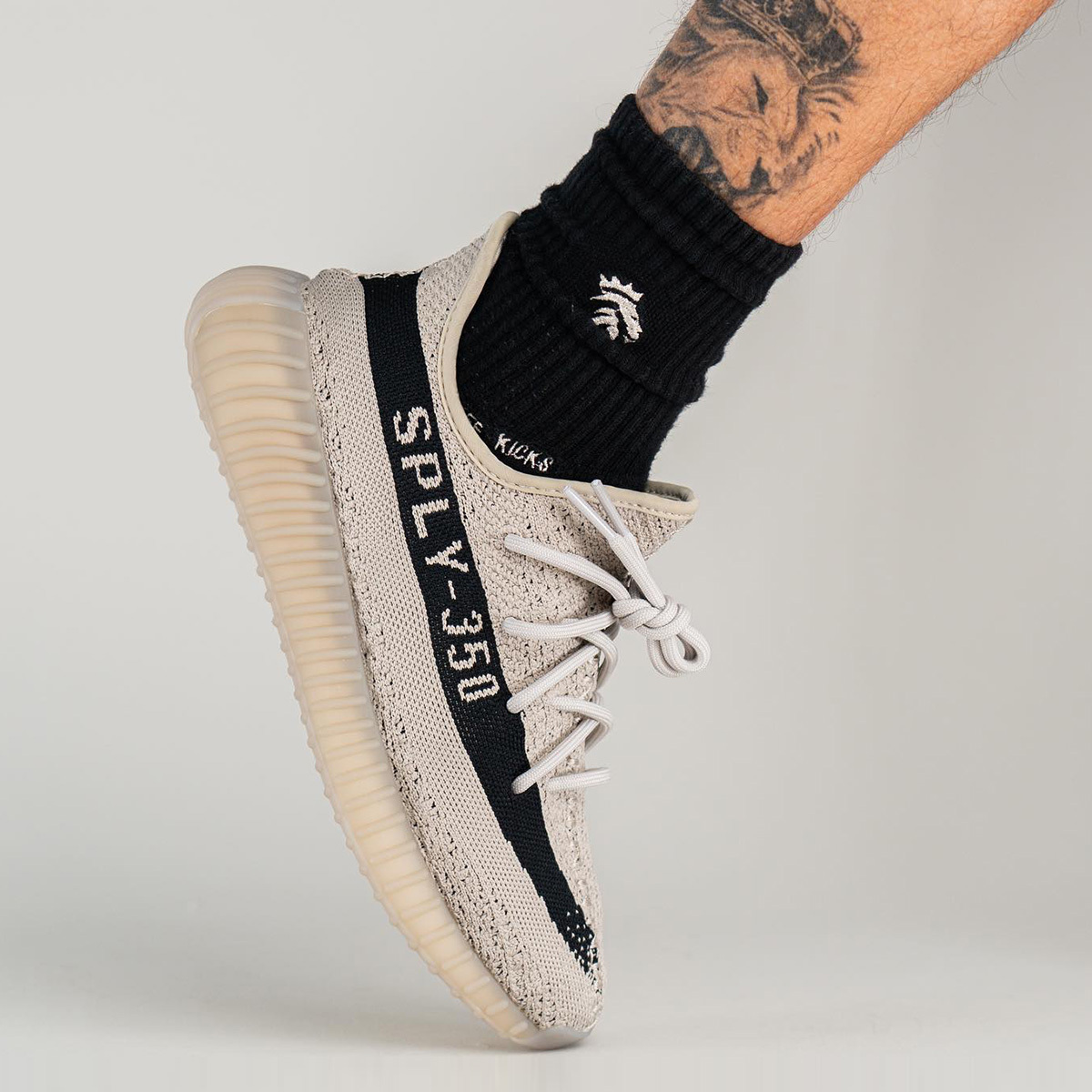 ★YEEZY★送関込★入手困難！世界が欲しがるイージーブースト★
