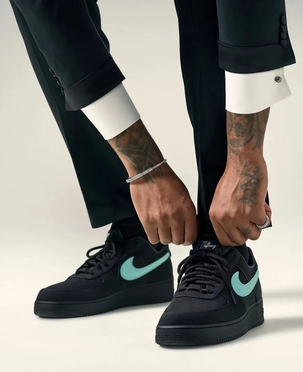 限定30個！売り切れ次第終わり！【NIKE |公式サイトは】★送関込★世界中を震撼させた話題のコラボ★◆超人気◆ 雑誌、ＴＶ、映画に登場アイテム