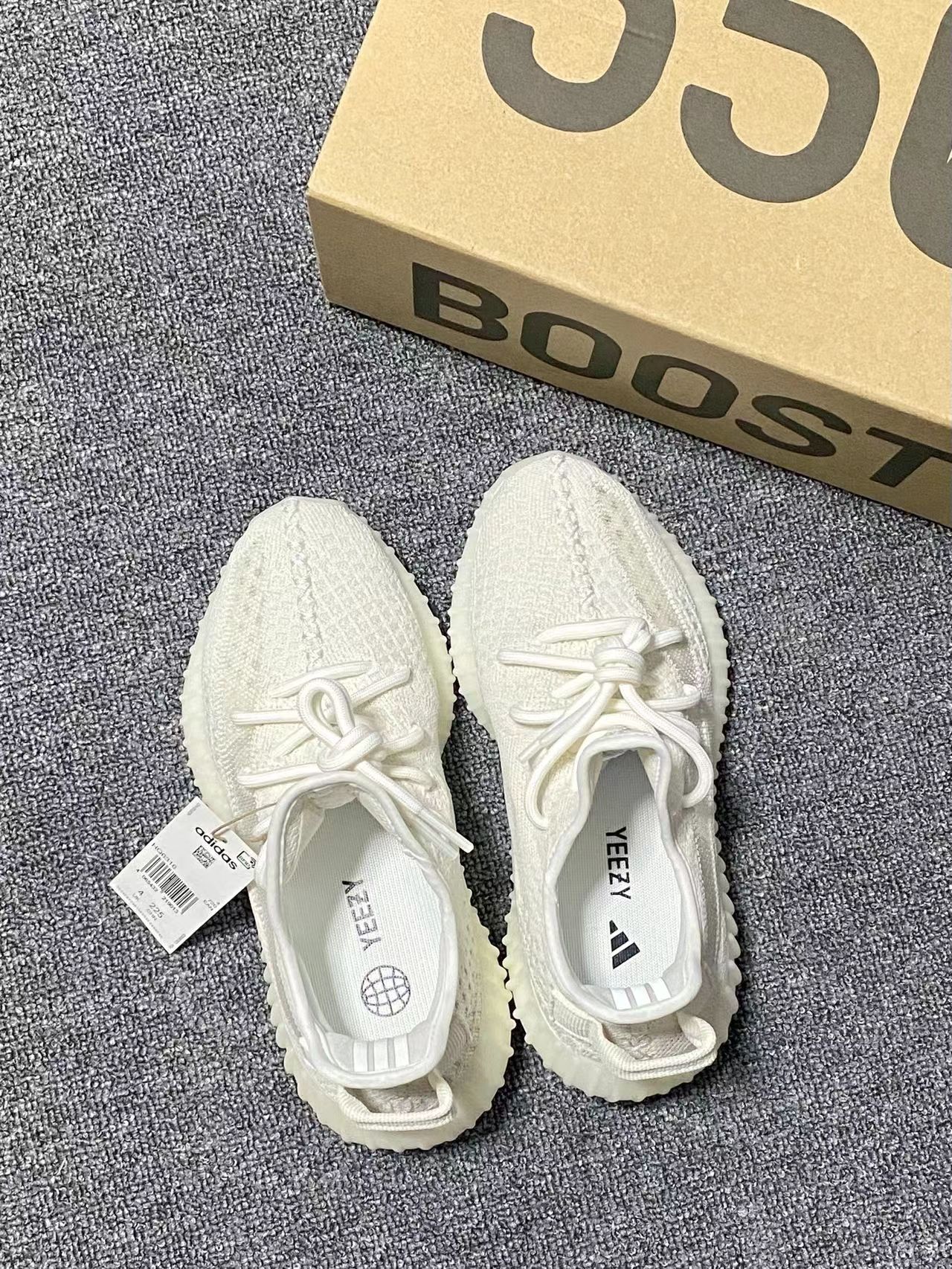 adidas Yeezy Boost 350 V2 Bone ホワイト イージーブースト