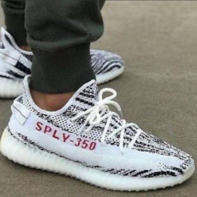★YEEZY★送関込★入手困難！世界が欲しがるイージーブースト★