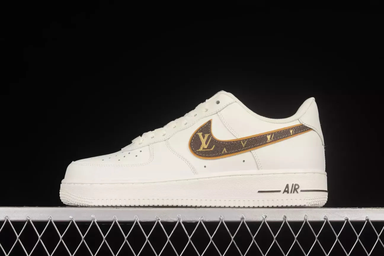【新商品発売】【今年の新商品】LOUIS VUITTON X NIKE AIR FORCE 1 07 LOW RICE WHITE SHOES SNEAKERS【代金引換】