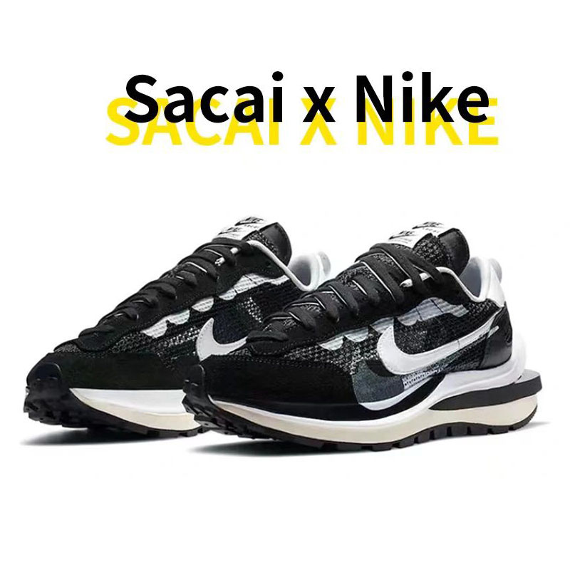 ナイキ x sacai VaporWaffle 'Black and White'