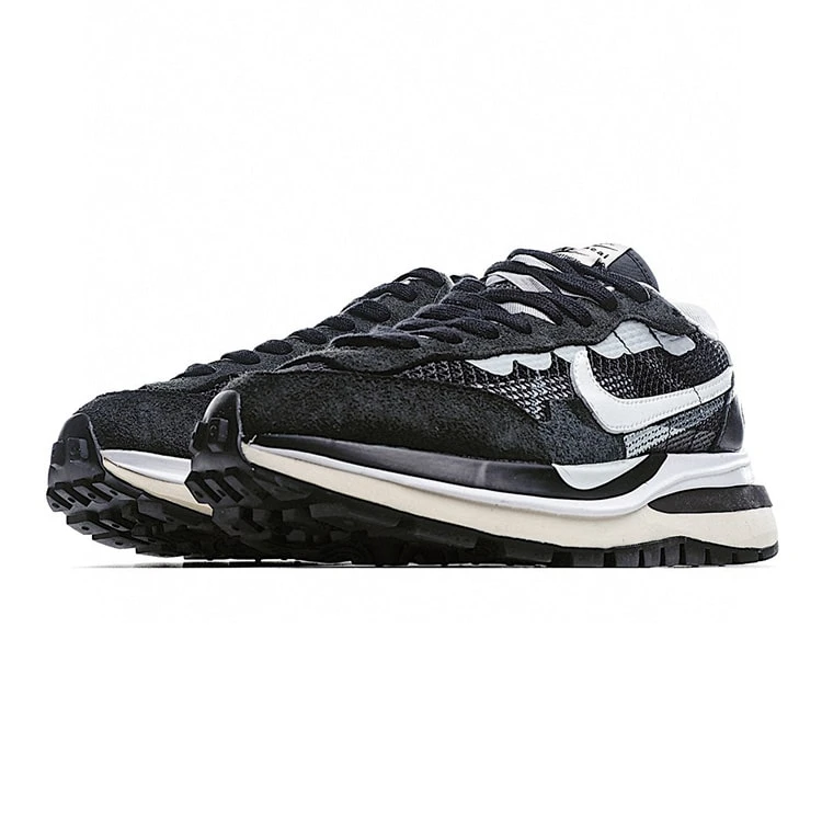 ナイキ x sacai VaporWaffle 'Black and White'