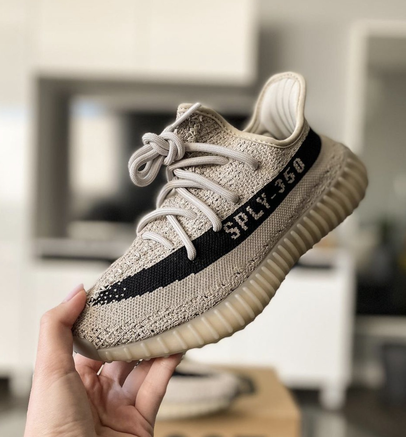 ★YEEZY★送関込★入手困難！世界が欲しがるイージーブースト★
