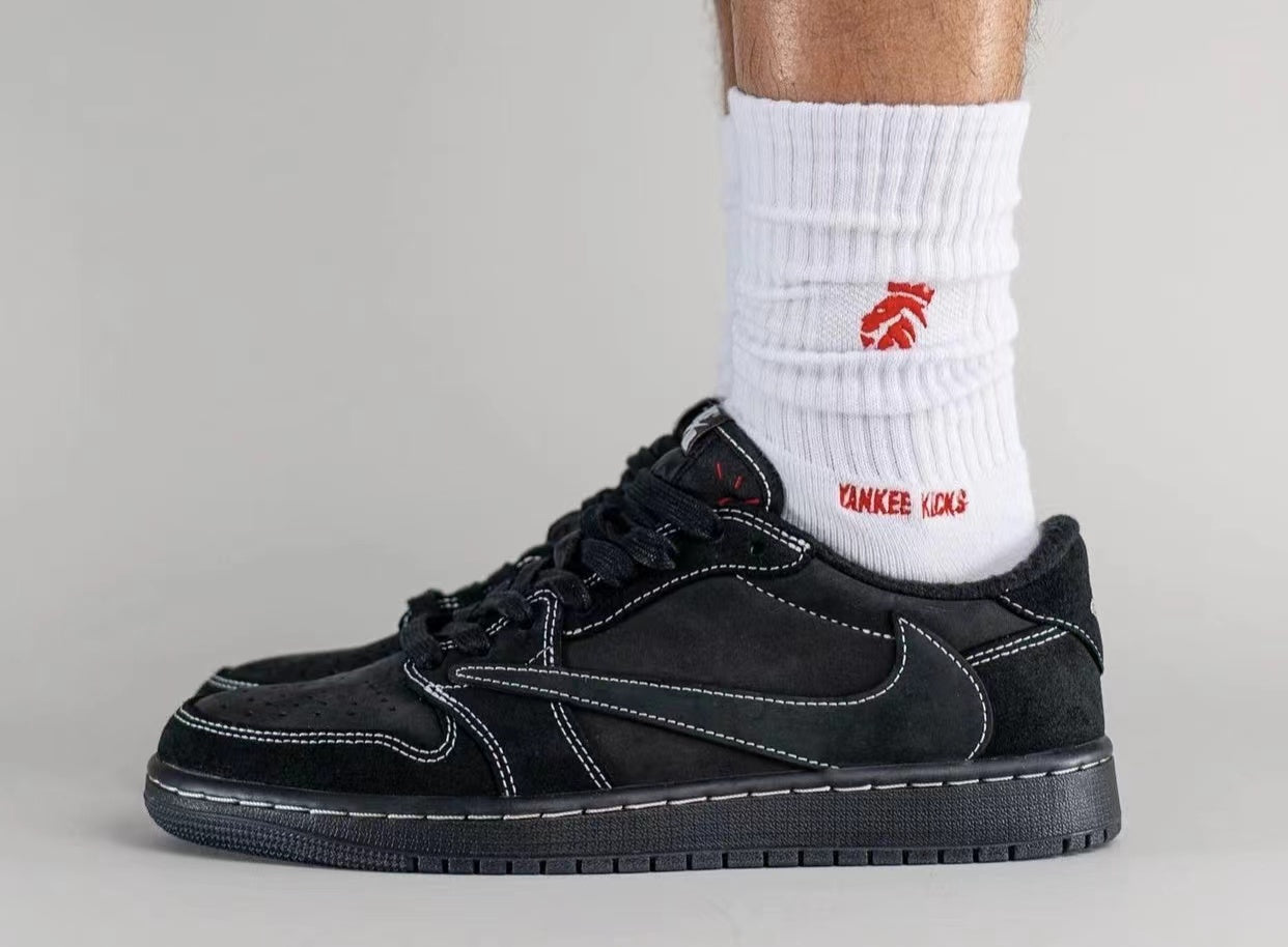 【人気急上昇で入手困難!】Travis Scott x Nike Air Jordan 1 Low OG SP