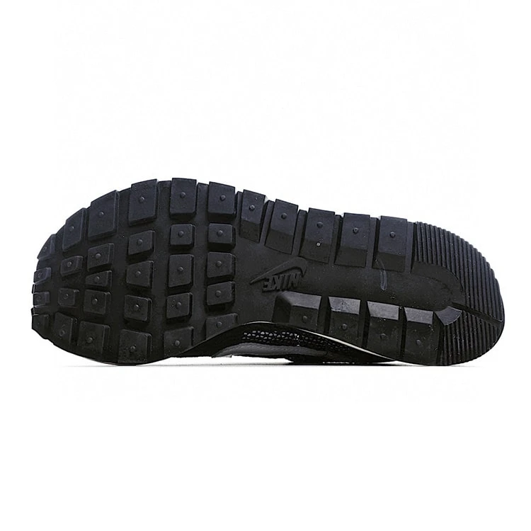 ナイキ x sacai VaporWaffle 'Black and White'