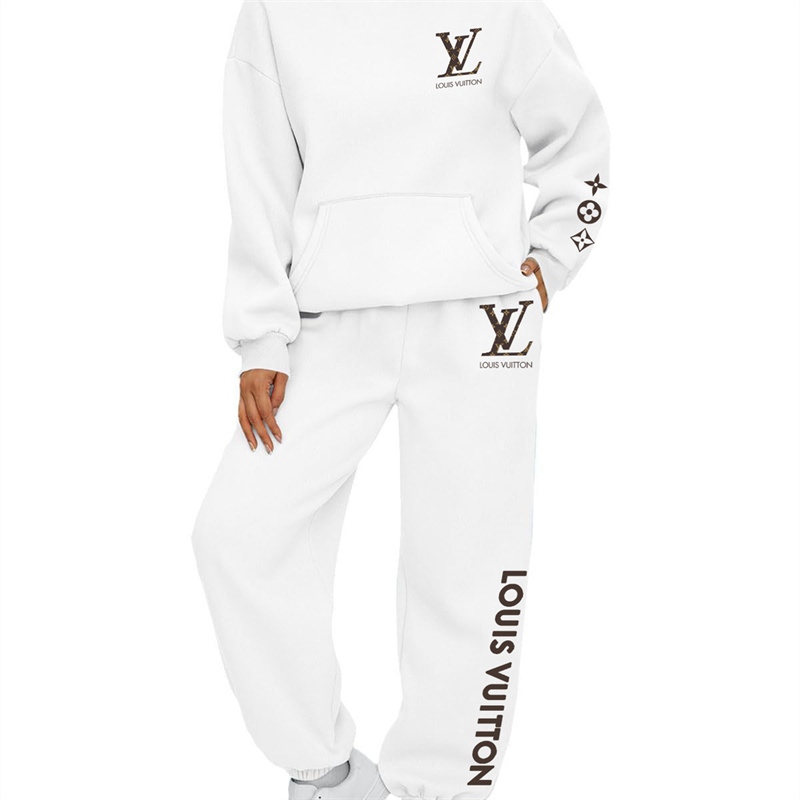 【LOUIS VUITTON】おしゃれで可愛いキャラクターたちですパーカーのスーツです