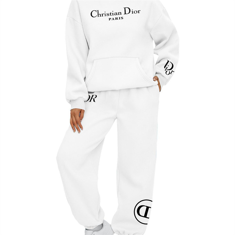 【 DIOR 】かわいいデザインの定番ですパーカーのスーツです
