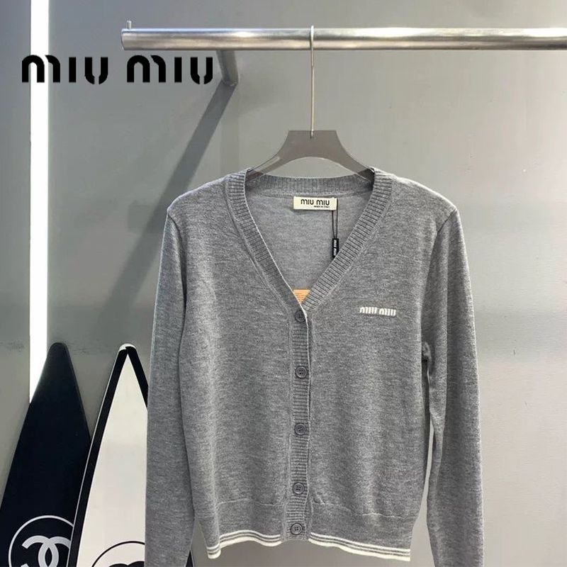 miumiu秋冬の新作Vネックカーディガン04 SS95652