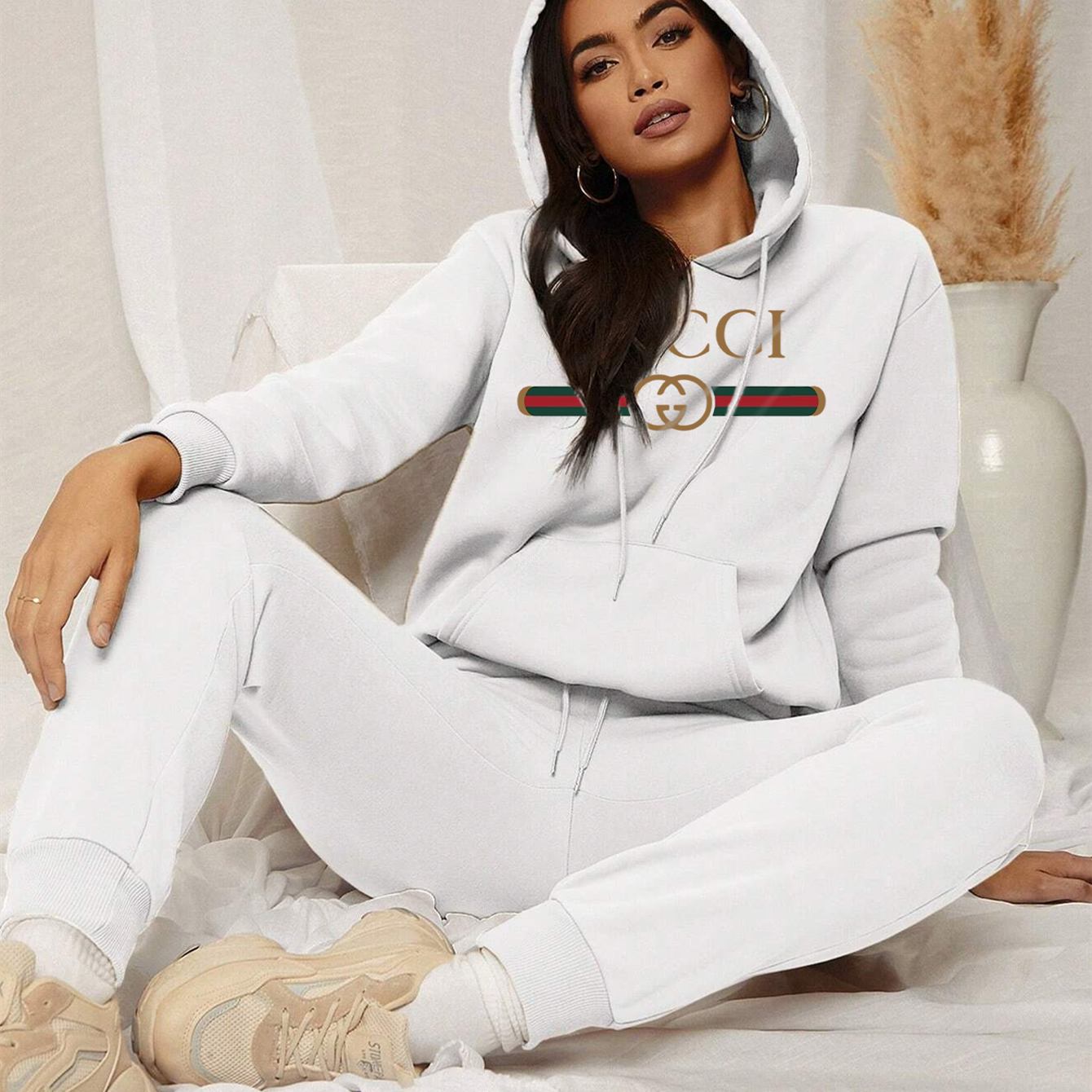 【 Gucci 】デザインがおしゃれなパーカーのセットです