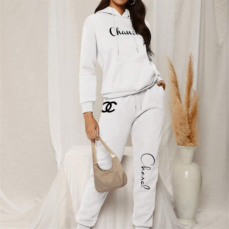 【 CHANEL 】TOTORO かわいい猫キャラクターのシンプルなデザインですパーカーのスーツです
