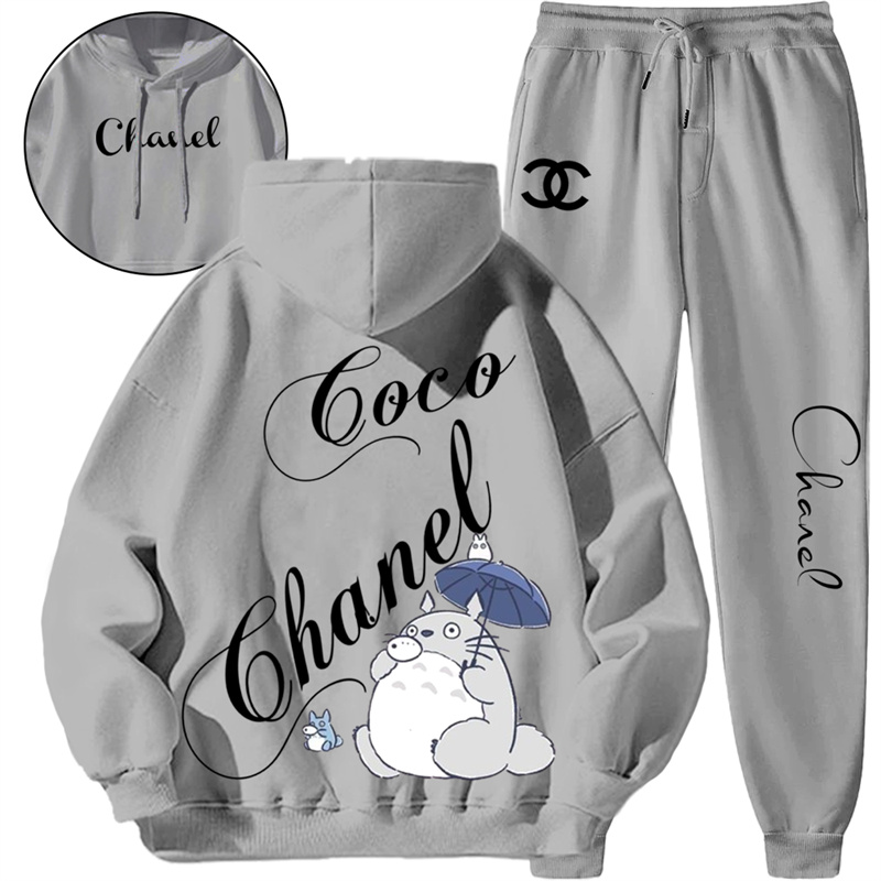 【 CHANEL 】TOTORO かわいい猫キャラクターのシンプルなデザインですパーカーのスーツです
