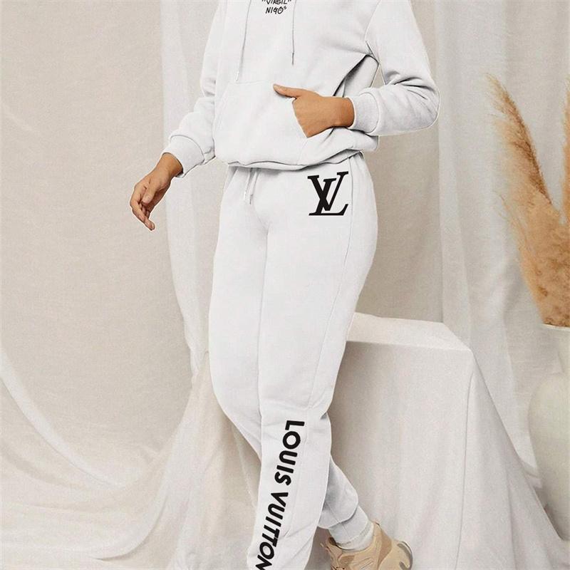 【 LOUIS VUITTON 】TOTOR 人気のかわいい猫ですパーカーのスーツです