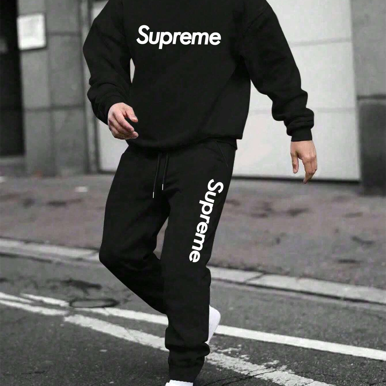 【 Supreme 】世界を旅する子犬のおしゃれなパーカーのセットです
