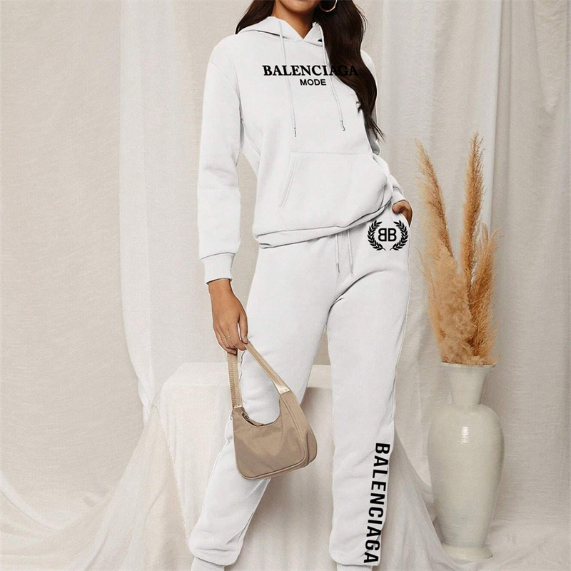 【BALENCIAGA】SNOOPY かわいいデザインです恐竜の服を着た犬ですパーカーのスーツです