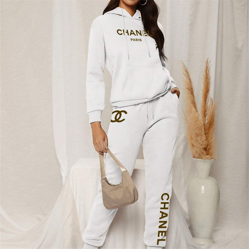 【 CHANEL 】かわいいポケモンが人気のおしゃれなデザインですパーカーのスーツです