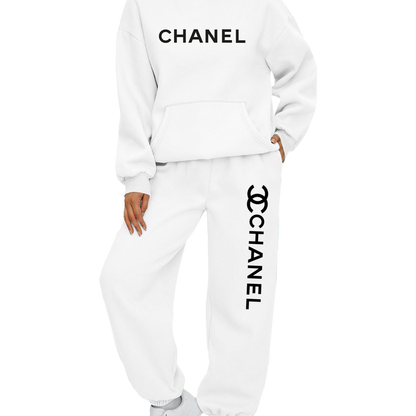 【 Chanel】シンプルなデザインがおしゃれな連名パーカーセットです