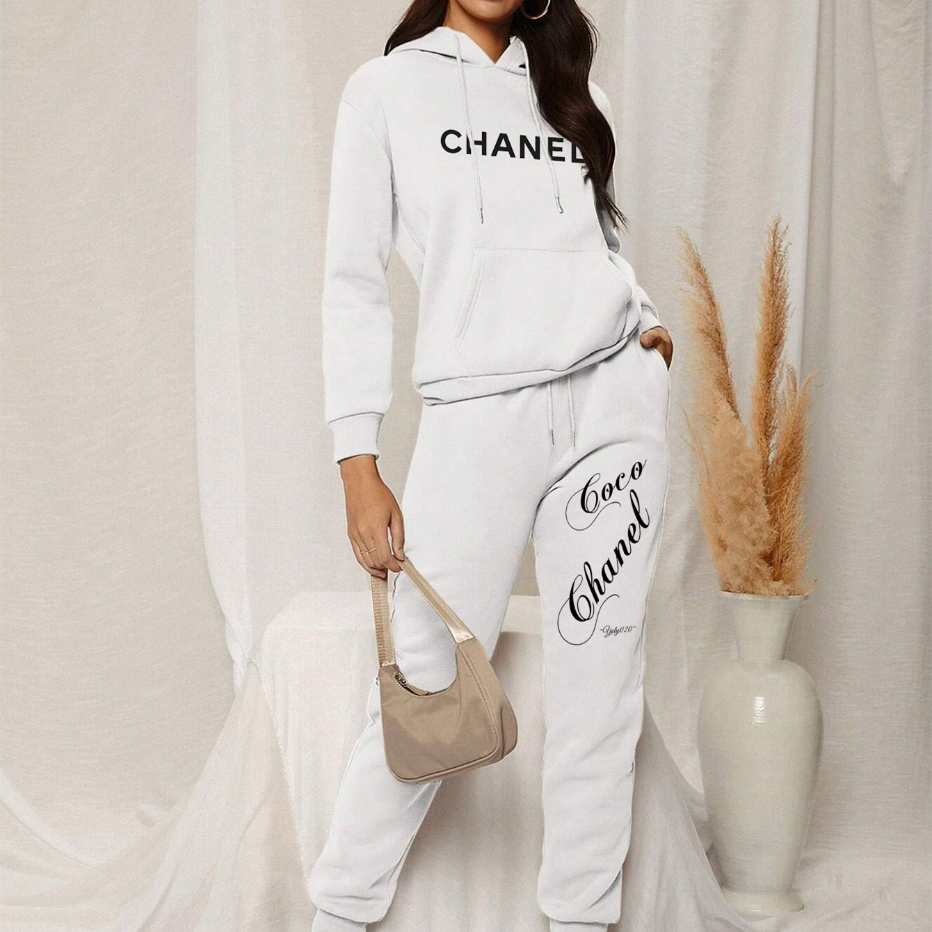 【 Chanel】シンプルなデザインのおしゃれな女性の超流行のパーカーのスーツです