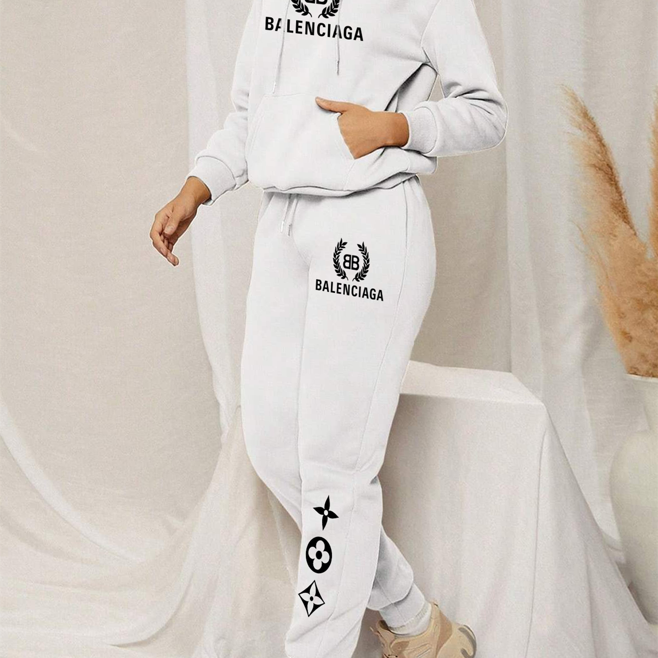 【 Balenciaga】【2本目は半額の4990円で販売します】箇性的なデザインのブランドの衛衣のスーツです