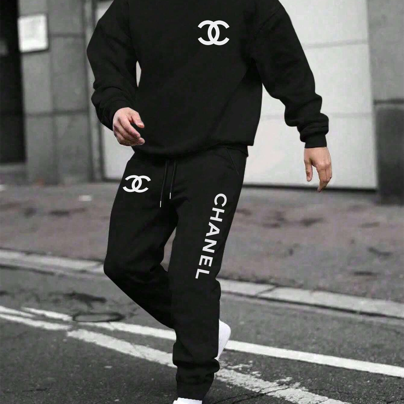 【Chanel】爆発的なファッションデザインのパーカースーツです