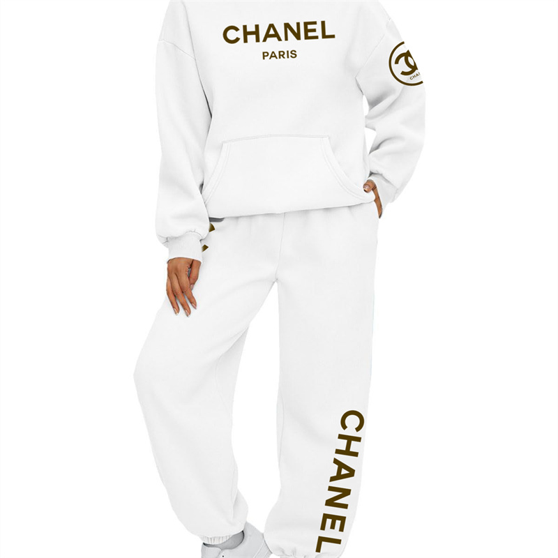 【 CHANEL 】かわいいポケモンが人気のおしゃれなデザインですパーカーのスーツです