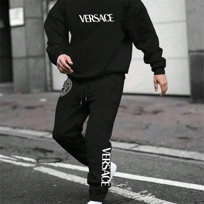 【 VERSACE 】高級ファッショントレンドですパーカーのスーツです