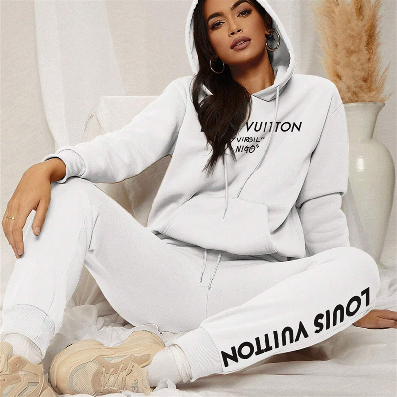 【 LOUIS VUITTON 】TOTOR 人気のかわいい猫ですパーカーのスーツです